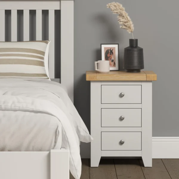 Windsor 3 Drawer Bedside (Ivory/Oak) - Image 7